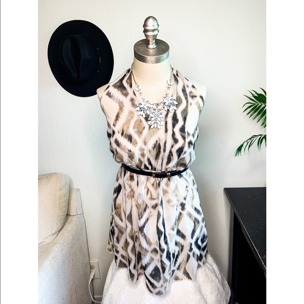 Pattered white dress